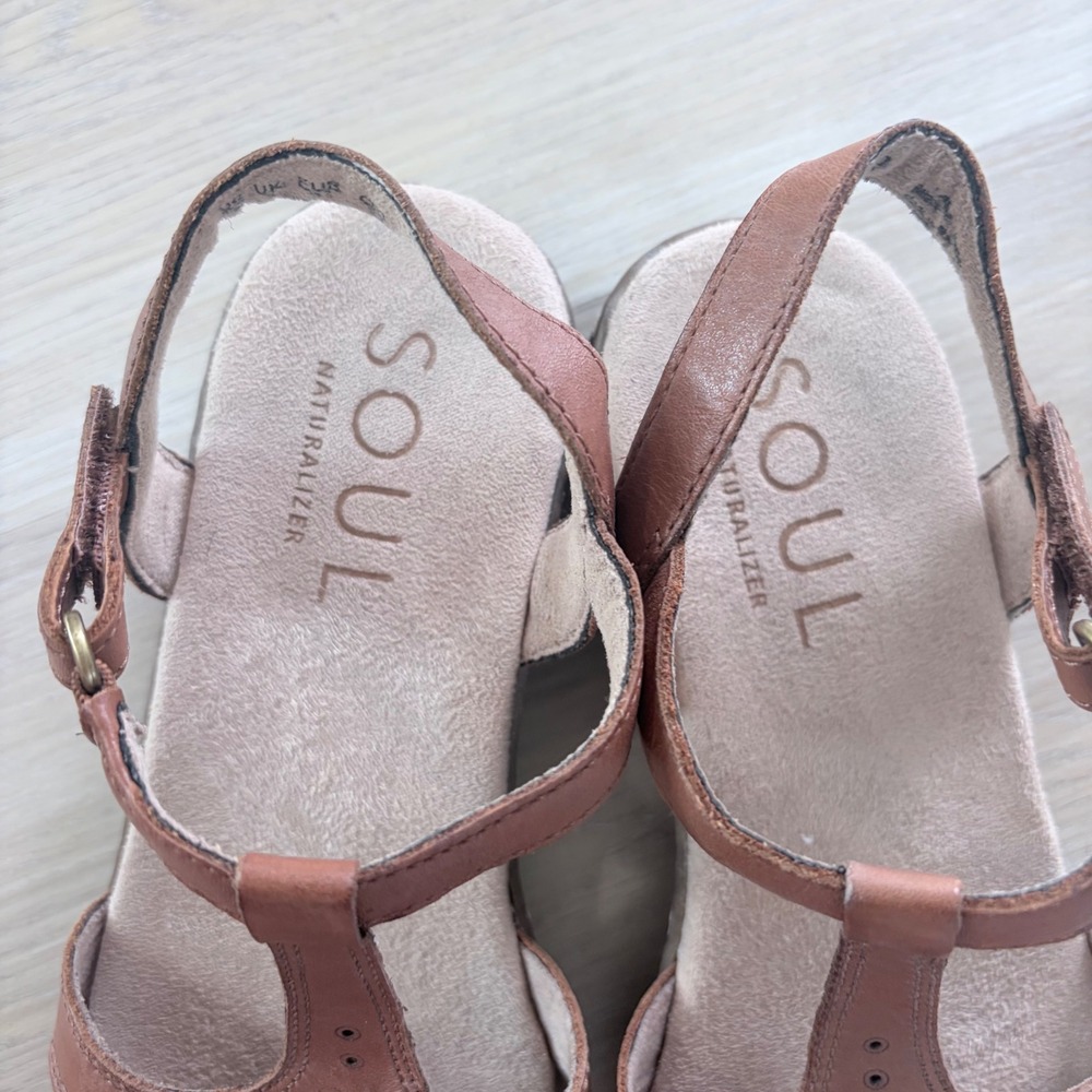 Soul Naturalizer Trio Brown Leather Floral‎ Laser Cut T-Strap Sandals Womens 7M - Picture 3 of 10